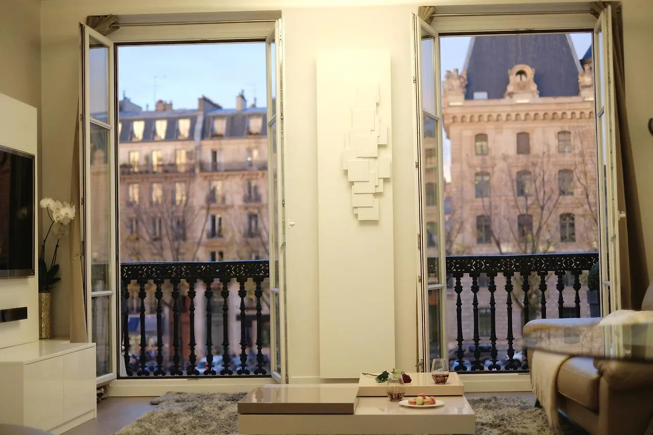 Two Bedroom Luxury Apartment - Balcony With View Of Notre Dame Paris France