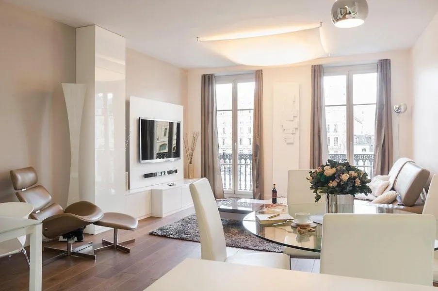 Two Bedroom Luxury Apartment - Balcony With View Of Notre Dame Paris