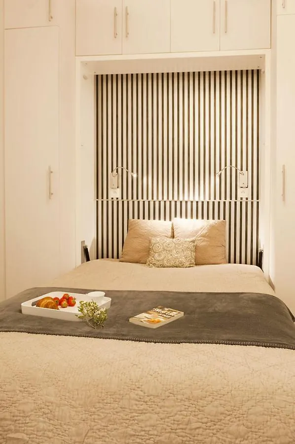 Two Bedroom Luxury Apartment - Balcony With View Of Notre Dame Paris France
