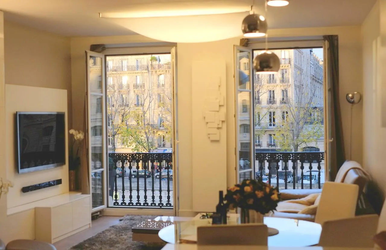 Two Bedroom Luxury Apartment - Balcony With View Of Notre Dame Paris