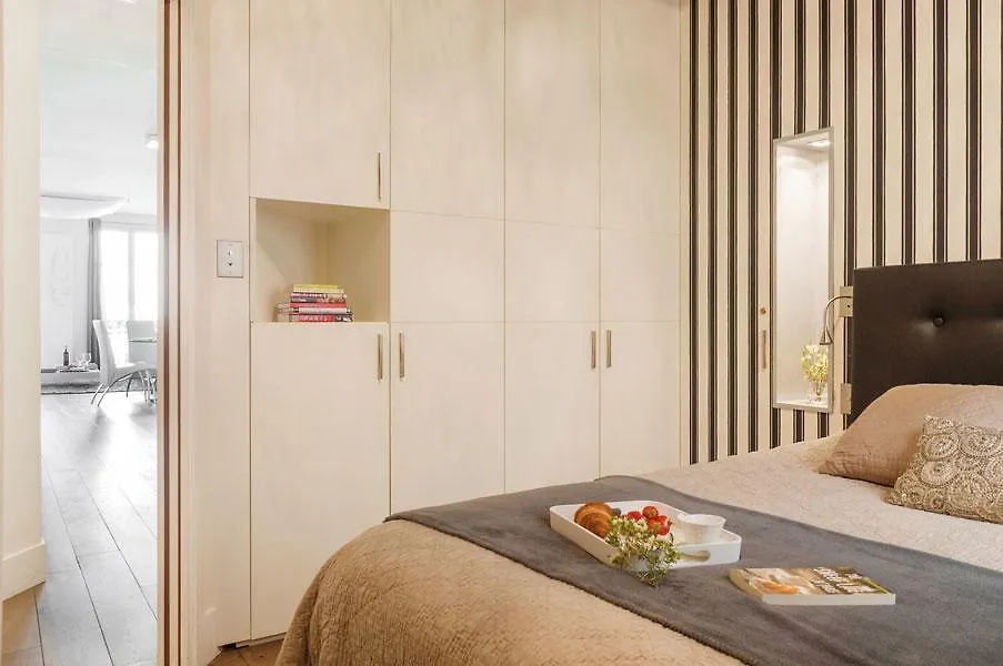 Two Bedroom Luxury Apartment - Balcony With View Of Notre Dame Paris France