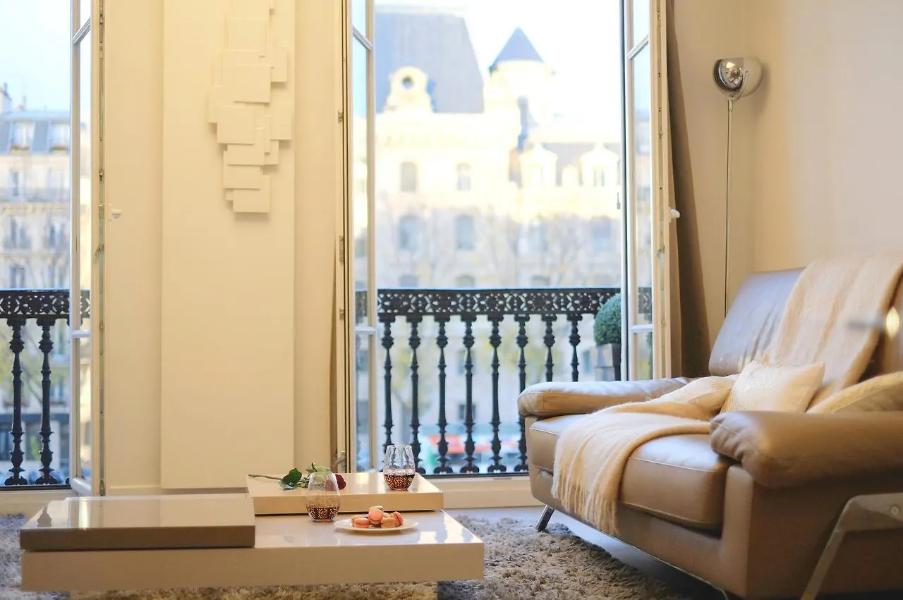 Two Bedroom Luxury Apartment - Balcony With View Of Notre Dame Paris France