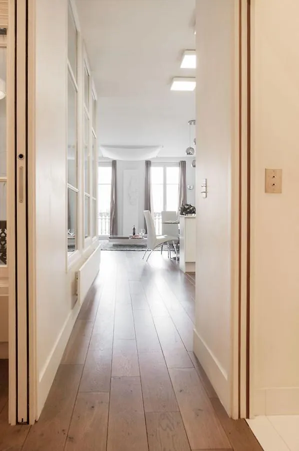 Two Bedroom Luxury Apartment - Balcony With View Of Notre Dame Paris