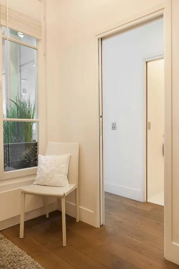 Two Bedroom Luxury Apartment - Balcony With View Of Notre Dame Paris France