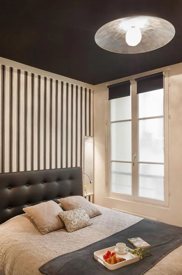 Two Bedroom Luxury Apartment - Balcony With View Of Notre Dame Paris