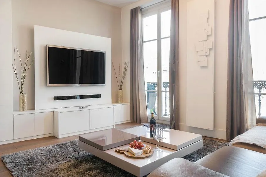 Two Bedroom Luxury Apartment - Balcony With View Of Notre Dame Paris