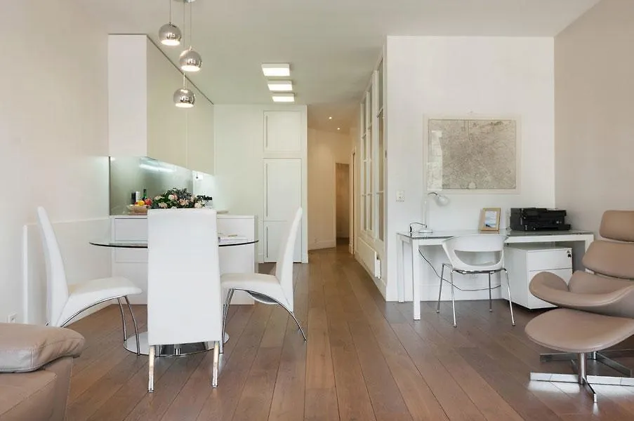 Two Bedroom Luxury Apartment - Balcony With View Of Notre Dame Paris