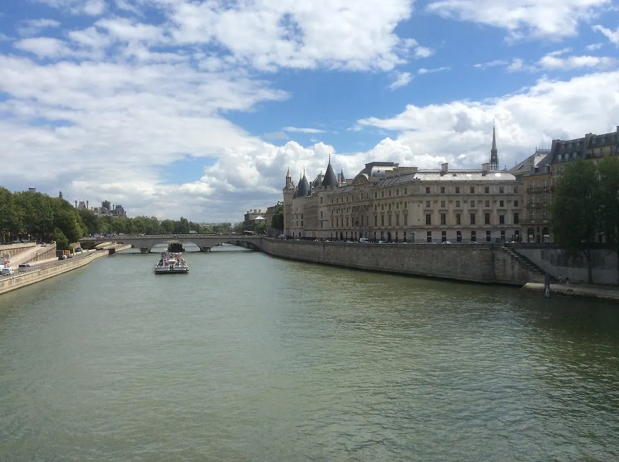 Two Bedroom Luxury Apartment - Balcony With View Of Notre Dame Paris 0*,