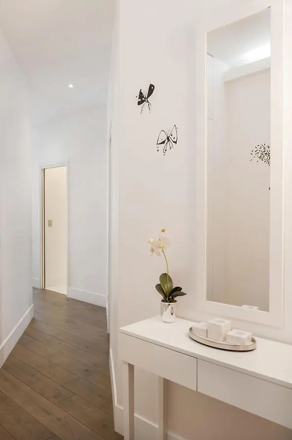 Two Bedroom Luxury Apartment - Balcony With View Of Notre Dame Paris