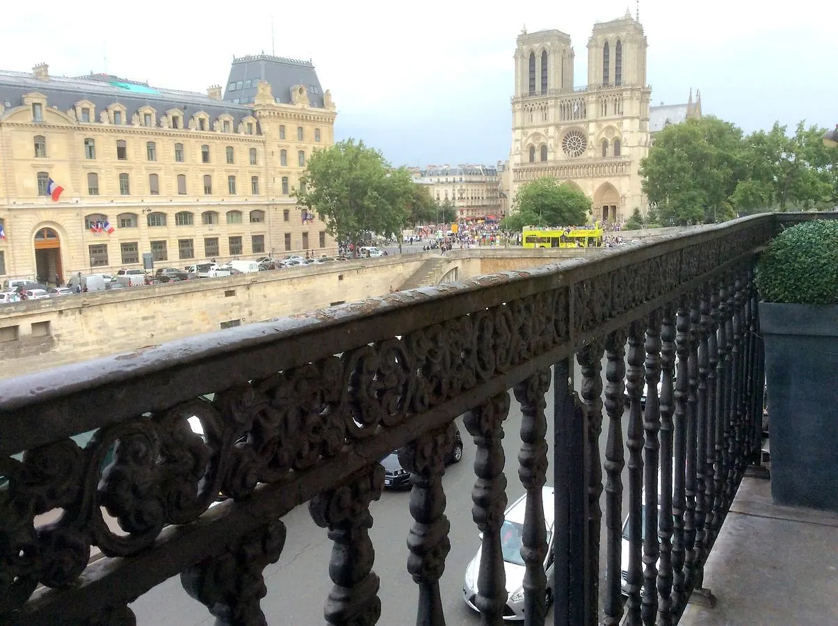 Two Bedroom Luxury Apartment - Balcony With View Of Notre Dame contacts