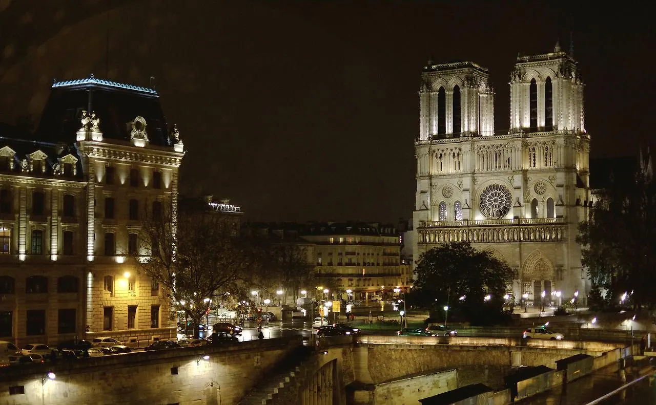 Two Bedroom Luxury Apartment - Balcony With View Of Notre Dame Paris