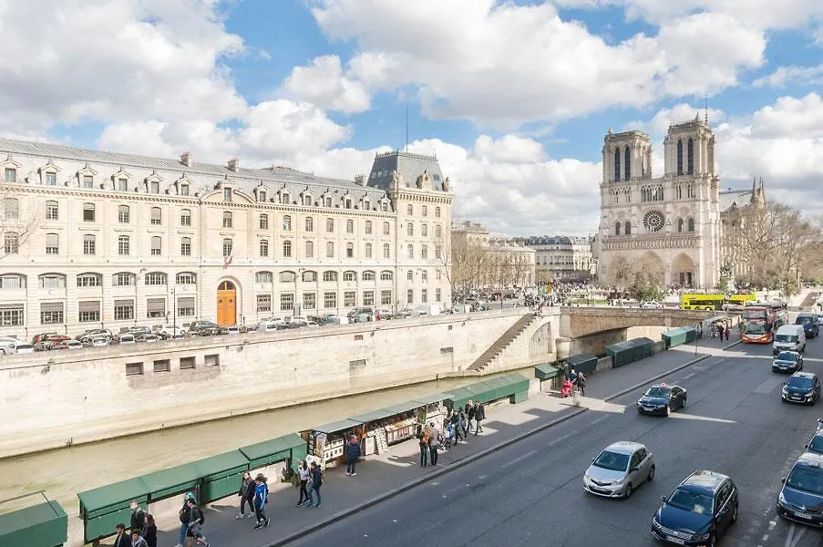 Two Bedroom Luxury Apartment - Balcony With View Of Notre Dame Paris