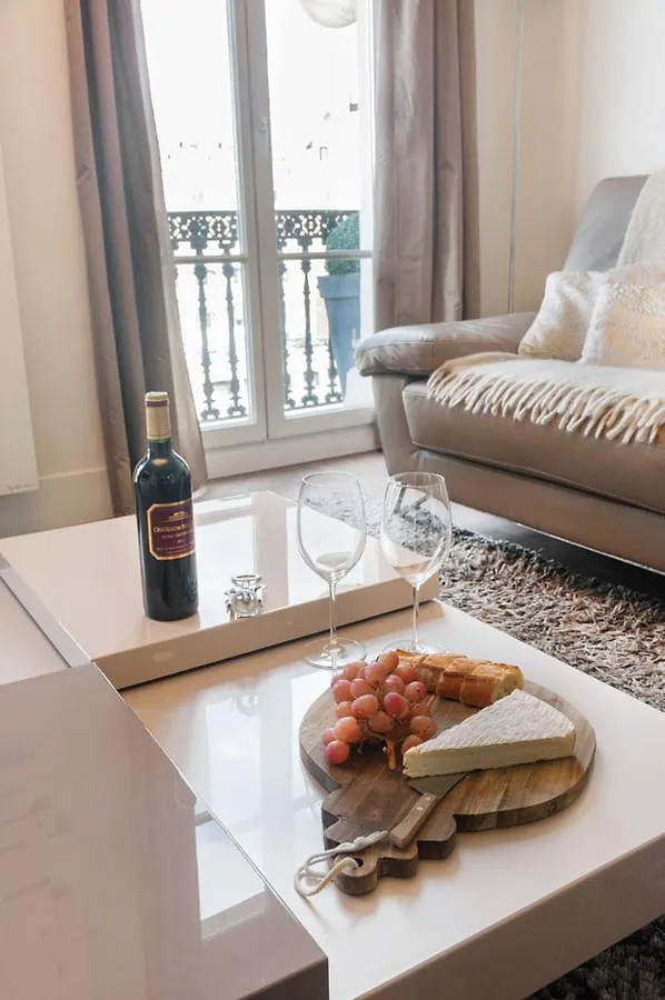 Two Bedroom Luxury Apartment - Balcony With View Of Notre Dame Paris
