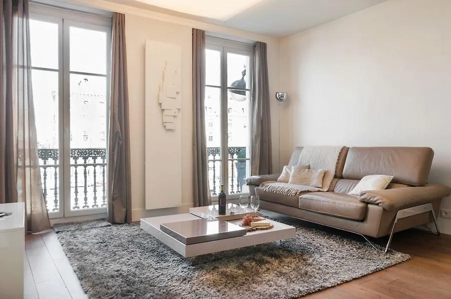 Two Bedroom Luxury Apartment - Balcony With View Of Notre Dame Paris